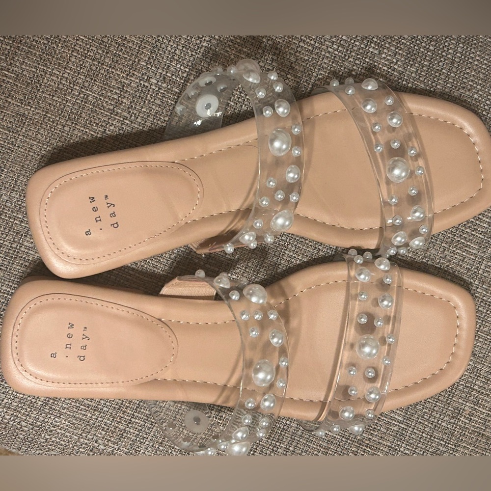 New without Tags Pearl Sandals size 11